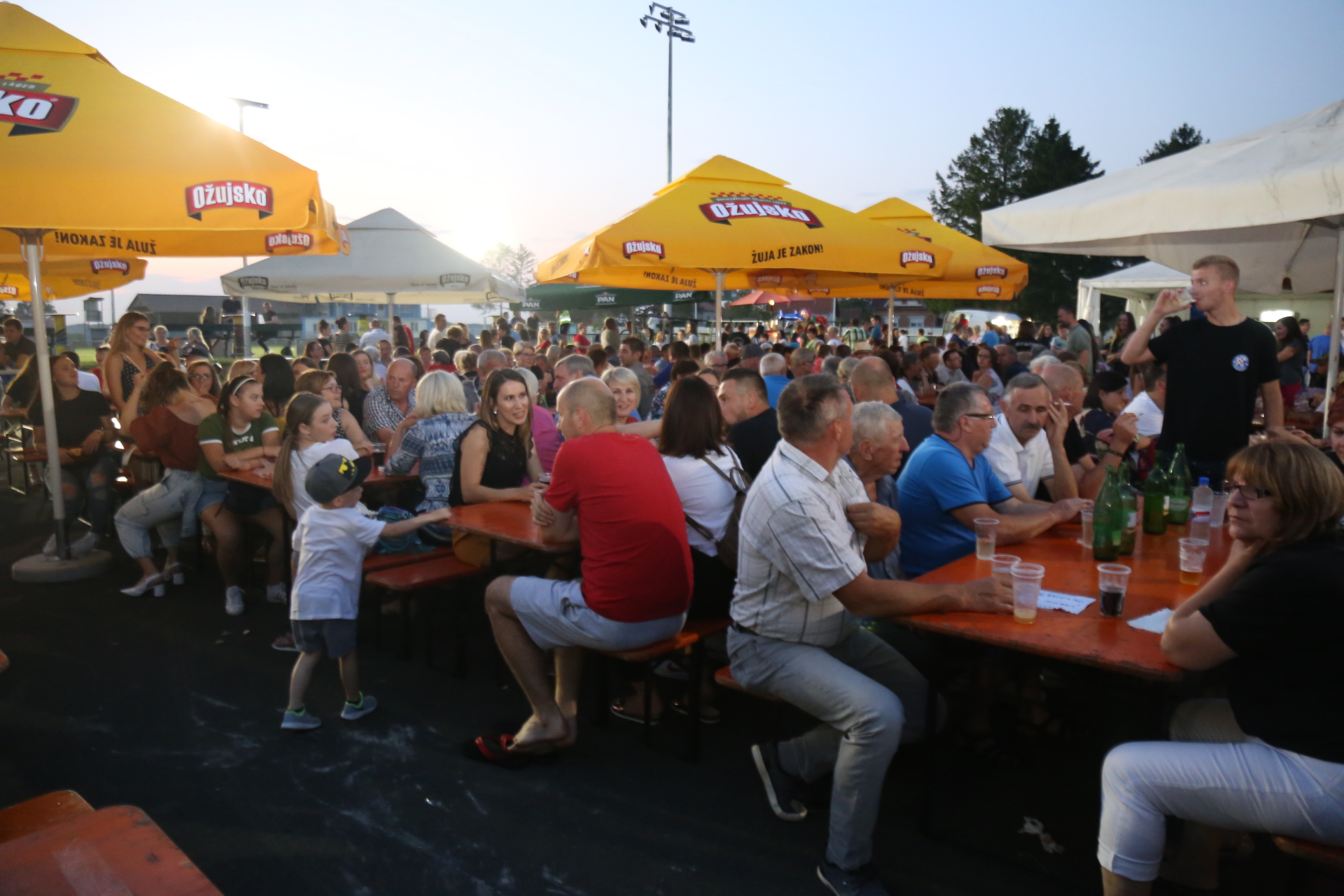 Dani Općine Mala Subotica – koncert Tragova i Crvene jabuke u Palovcu