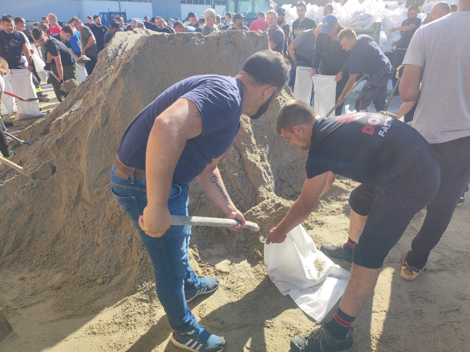 UJEDINILI SE Mještani Kotoribe pokazali koliko su moćni dok ih je više!