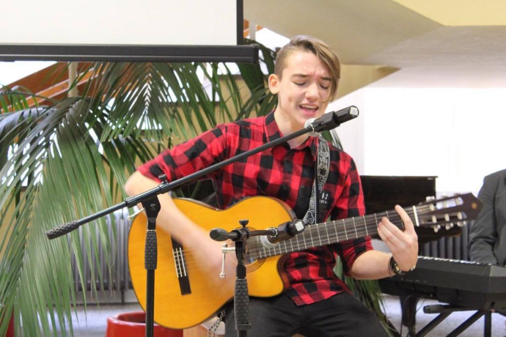 1572569510439207924205041175360