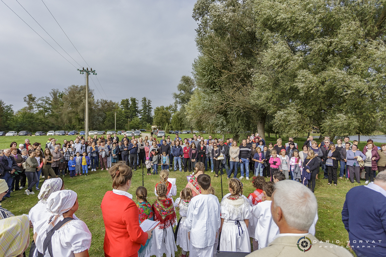 U Gardinovcu svečano otkrivena spomen-ploča posvećena seoskom pralu na potoku Trnavi