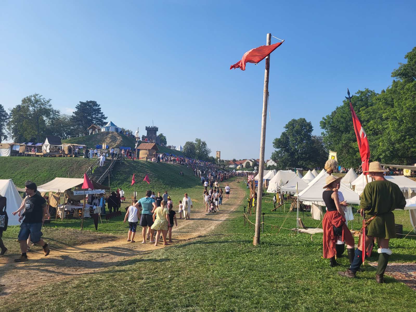 NA KOPRVNIČKIM BEDEMIMA Renesansni festival i ove godine privukao mnoštvo posjetitelja NA KOPRVNIČKIM BEDEMIMA Renesansni festival i ove godine privukao mnoštvo posjetitelja