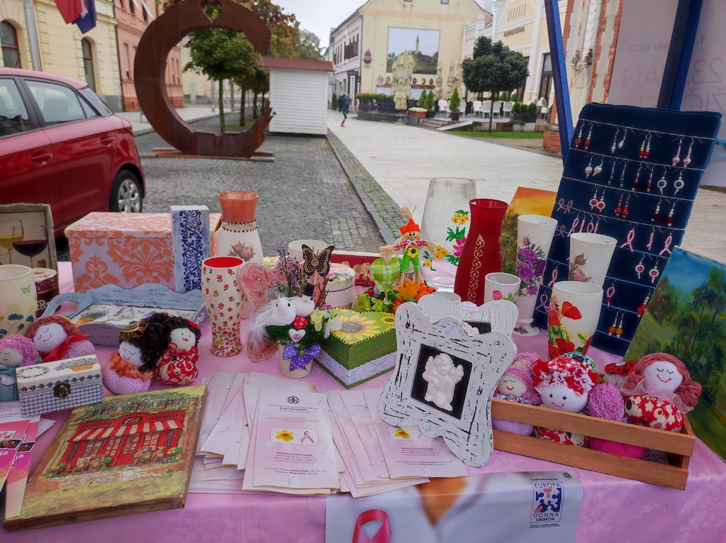 DAN RUŽIČASTE VRPCE Brojne Međimurke i Međimurci dali podršku ženama koje se bore s rakom dojke!