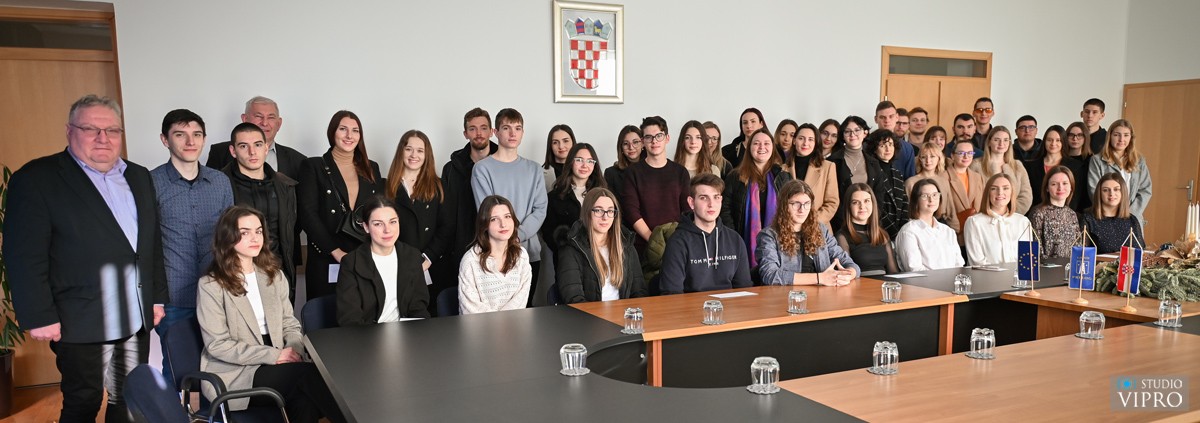 PRELOG Dodijeljene nagrade uspješnim učenicima i studentima
