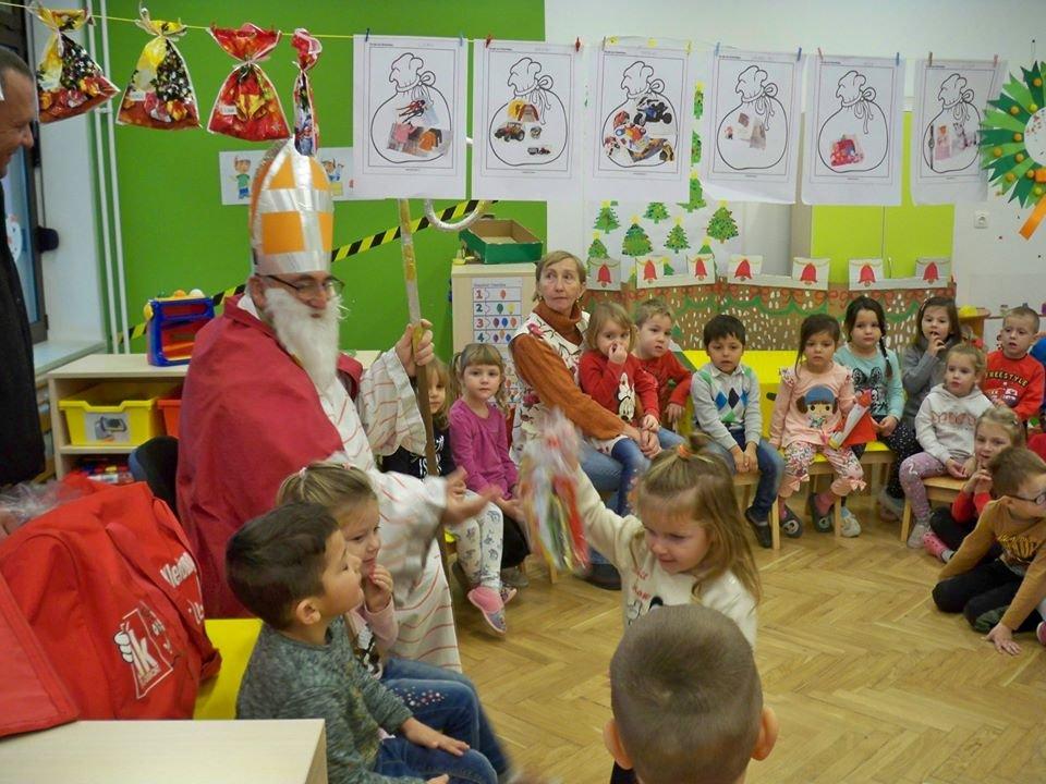 SVETI NIKOLA U DV KOTRIBA Tradicionalni blagdanski pohod vatrogasaca i nogometaša