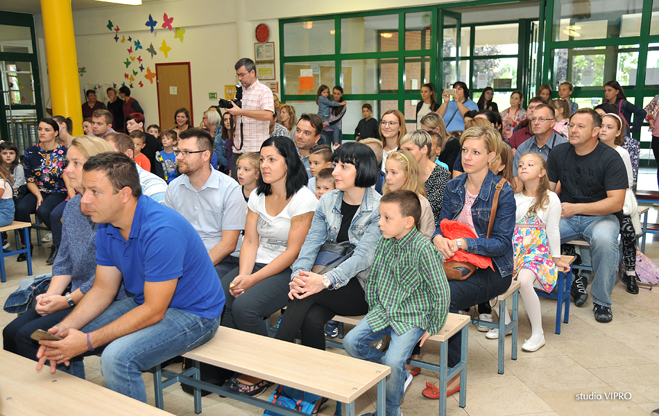 Prvašići Osnovne škole Prelog i Draškovec dočekani prigodnim programom