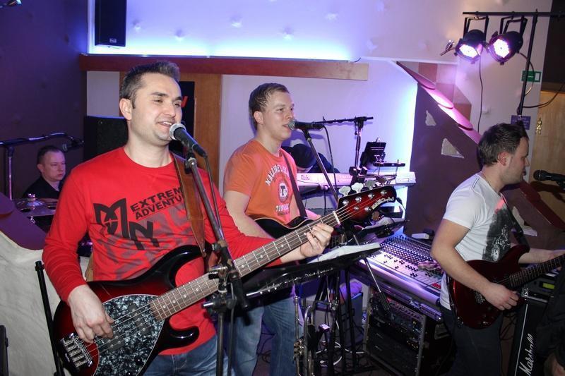 slika0053 Insomnia (Petak i subota, 22. i 23.2.2013 – Gloria Band)