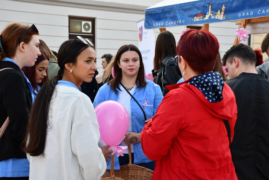 DAN RUŽIČASTE VRPCE Subotnje prijepodne u središtu Čakovca obasjano ružičastim tonovima