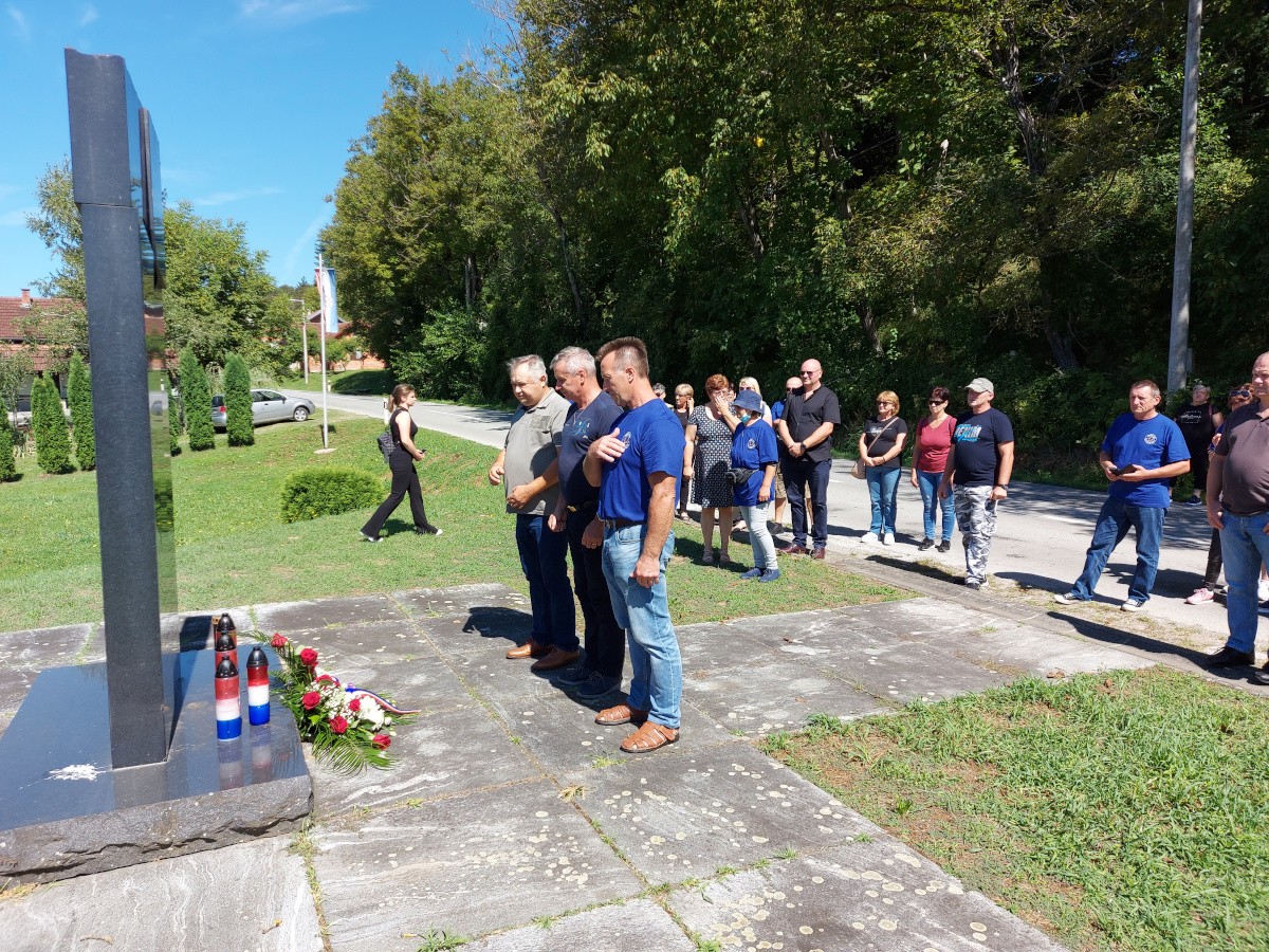 FOTO Društvo ‘Veteran’ povodom Oluje obišlo donje Pounje gdje je ratovalo prije 26 godina