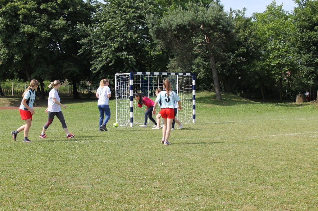 1339211049471518405438691494121