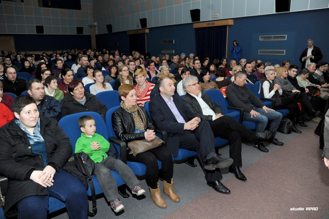 282211529dsc9568750732