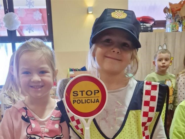 Preloški policajci posjetili mališane dječjeg vrtića “Kockavica”