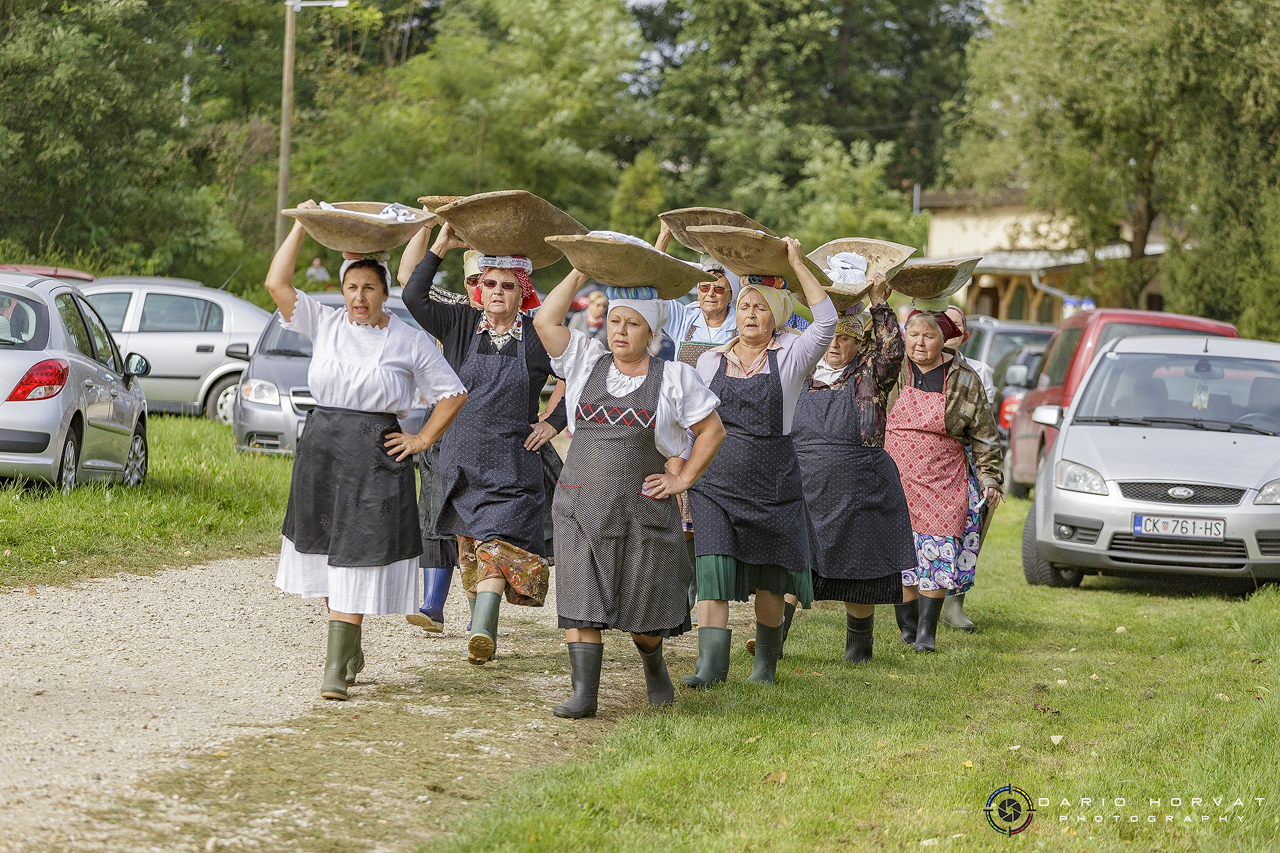 U Gardinovcu svečano otkrivena spomen-ploča posvećena seoskom pralu na potoku Trnavi