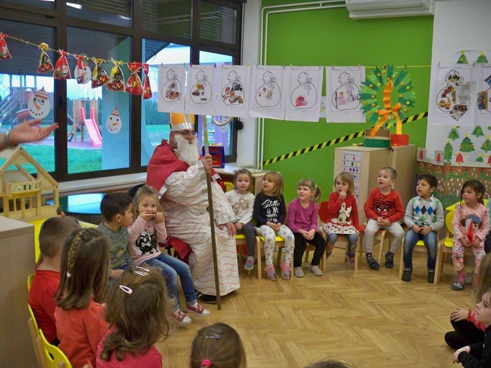 SVETI NIKOLA U DV KOTRIBA Tradicionalni blagdanski pohod vatrogasaca i nogometaša