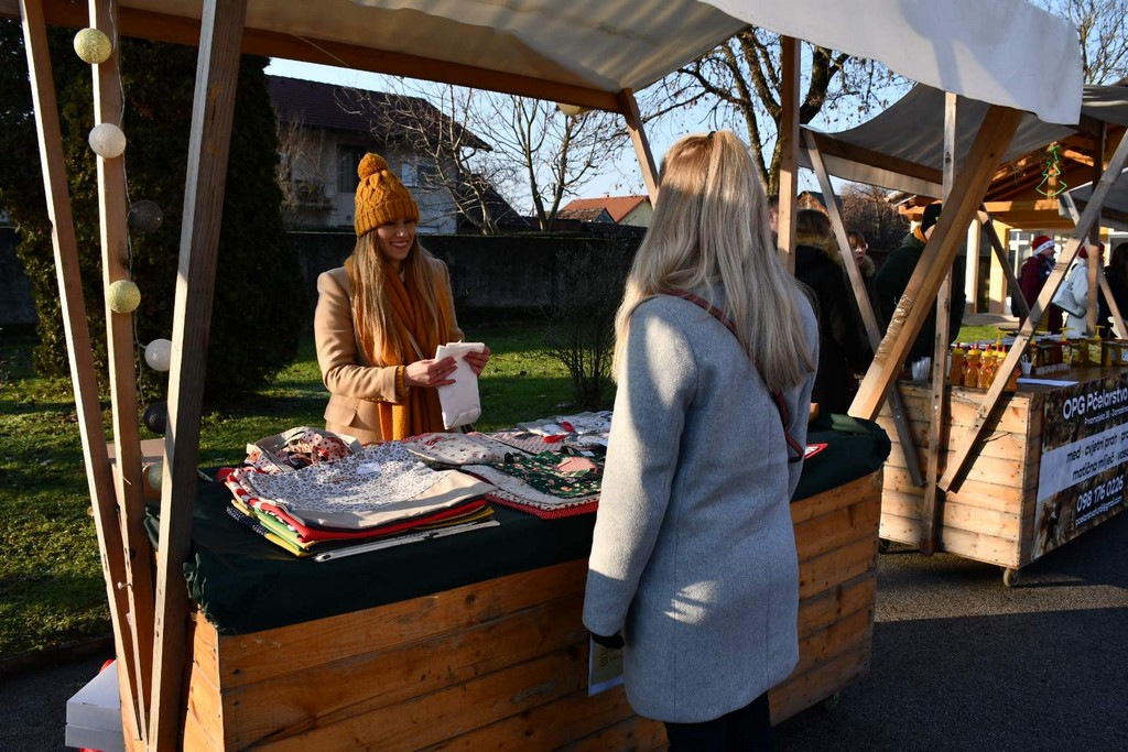 Prvi Božićni sajam u Pribislavcu naišao na odličan odaziv