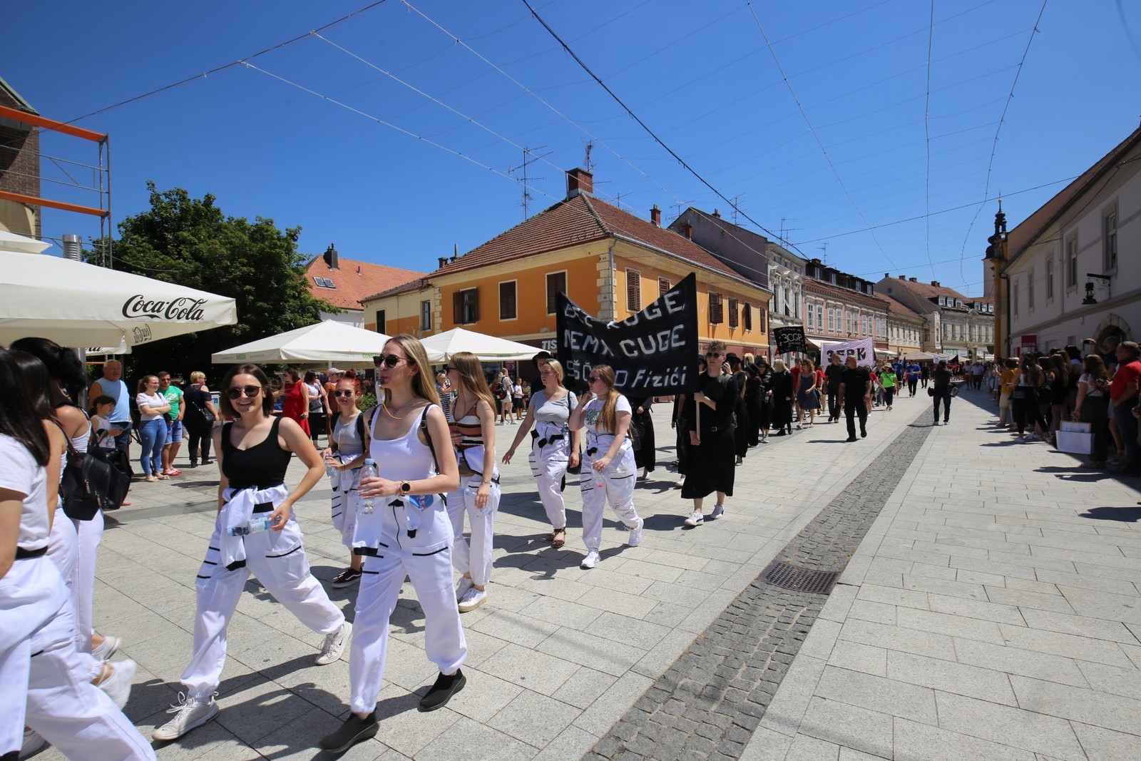 Vesela kolona međimurskih maturanata prošetala Čakovcem