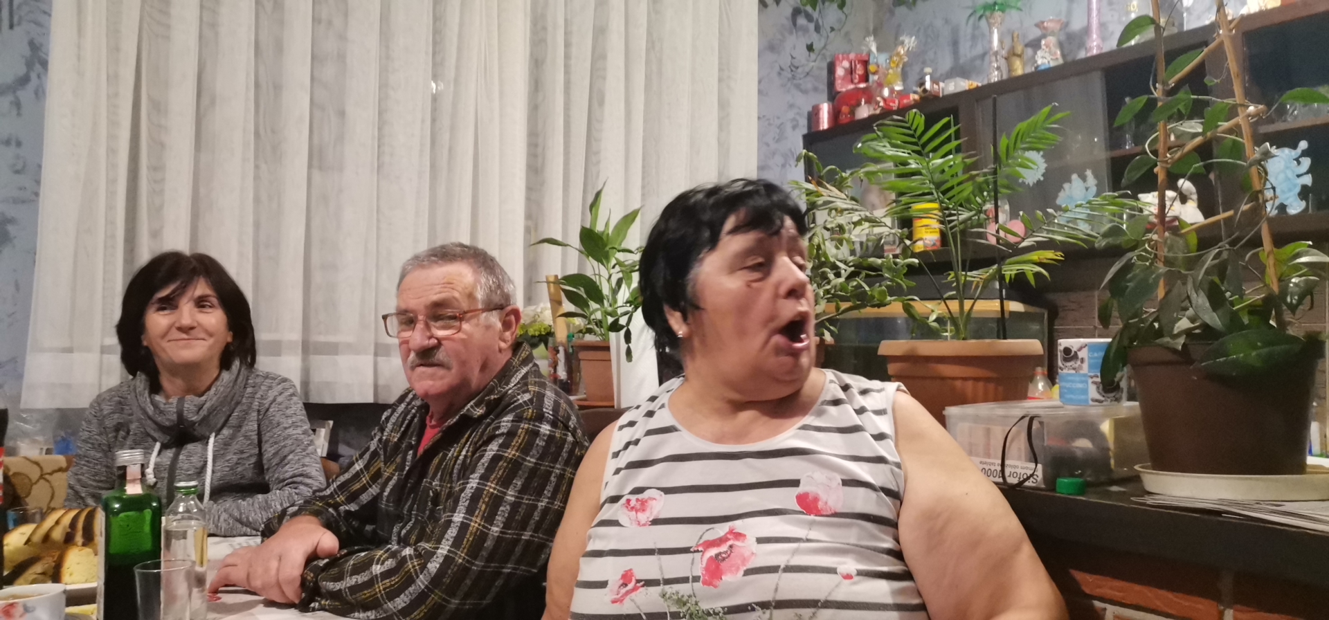 IZNENAĐENJE ZA 70. ROĐENDAN Ivana Novaka, dimnjačara iz Kuršanca, u rano jutro iznenadili njegovi najmiliji IZNENAĐENJE ZA 70. ROĐENDAN Ivana Novaka, dimnjačara iz Kuršanca, u rano jutro iznenadili njegovi najmiliji