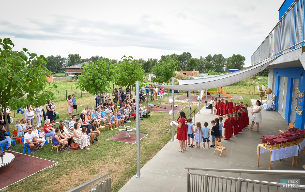 VIDEO I FOTO Završnom svečanošću mali ‘Zmajići’ oprostili se od vrtićkih dana u DV Vesela Loptica VIDEO I FOTO Završnom svečanošću mali ‘Zmajići’ oprostili se od vrtićkih dana u DV Vesela Loptica