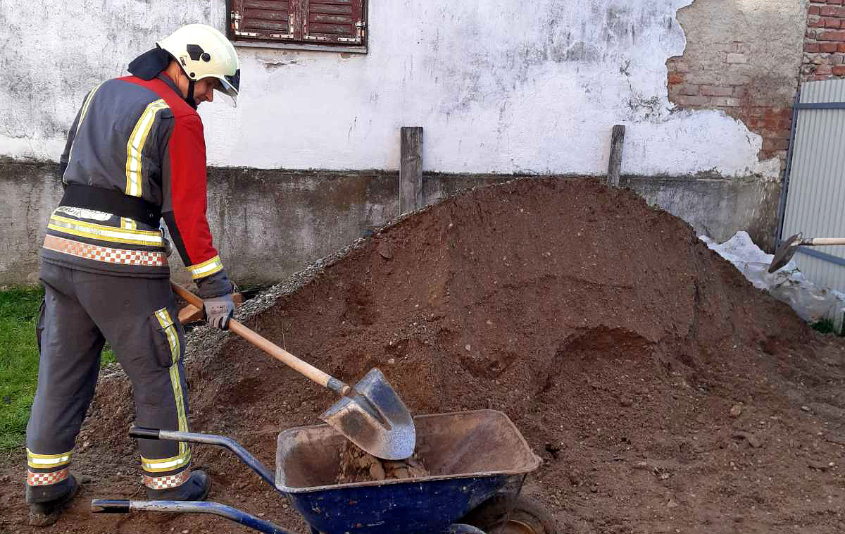 Vatrogasci s područja Preloga na potresom porušenim područjima