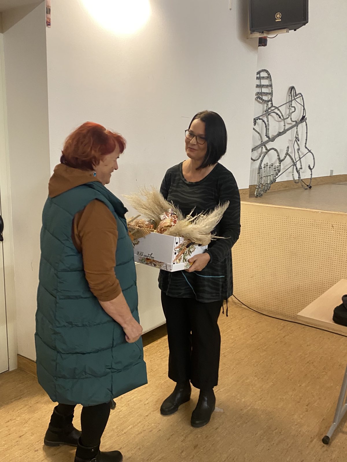 STRAHONINEC Instruktorica Astrid Mudri održala predavanje Udruzi žena o nordijskom hodanju