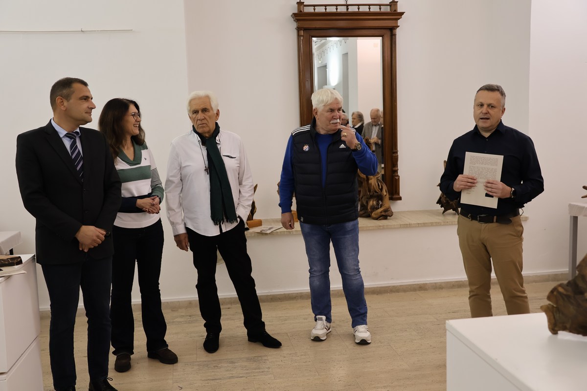 DRVENE SKULPTURE Otvorena izložba svestranog Josipa Radeka