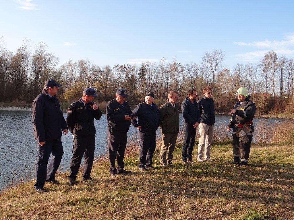 Vatrogasna vježba na obali Mičigen jezera