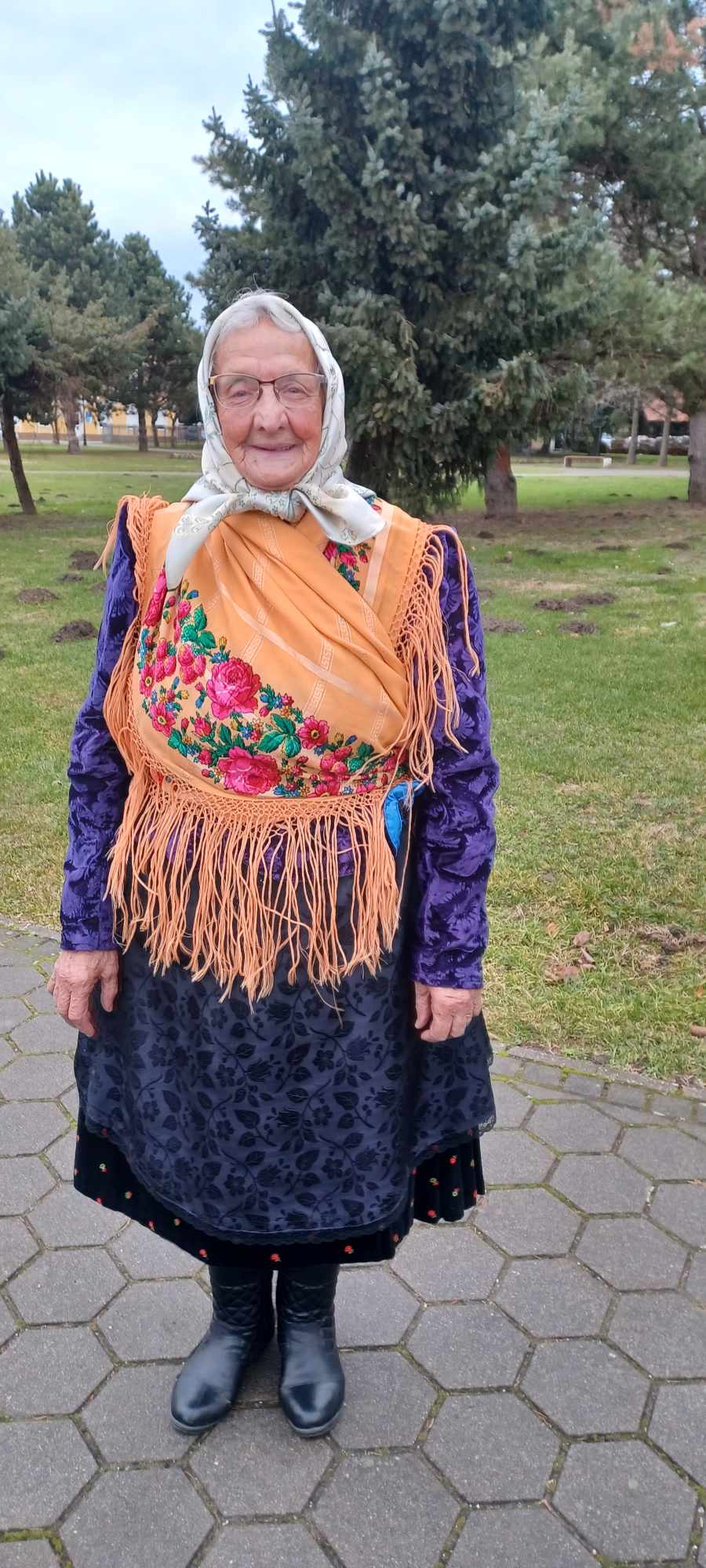 GORIČAN ‘Marija Mlinarić ide k meši v narodnoj nošnji’