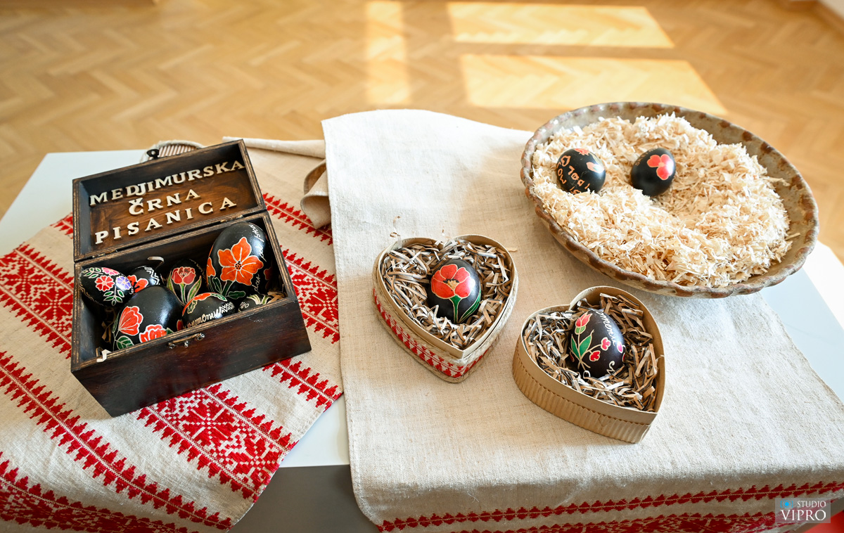 Biserka Vučenik učenike Srednje škole Prelog naučila kako izraditi črnu pisanicu