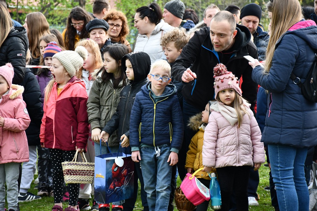 VIDEO I FOTO Potraga za uskrsnim jajima u Perivoj Zrinskih privukla mnoštvo mališana