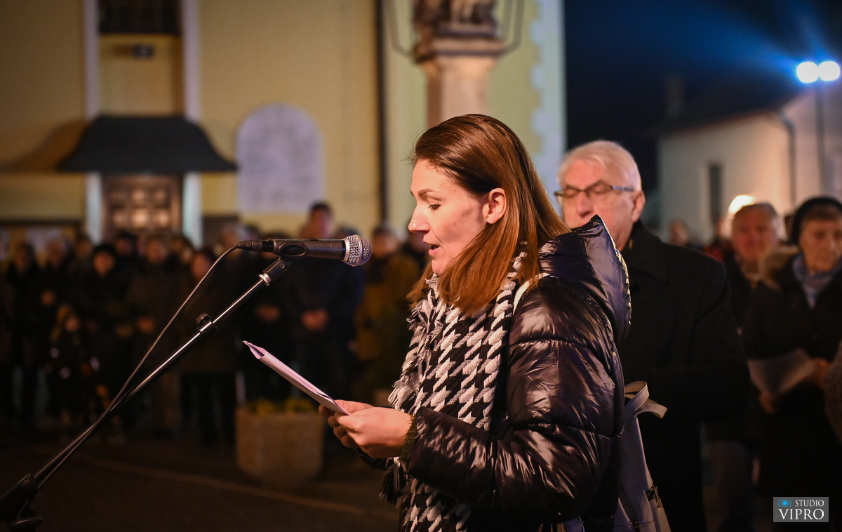Prelog Na adventskom vijencu upaljena treća svijeća