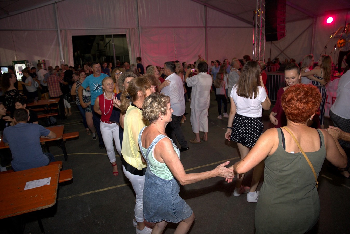 Mejaši rasplesali brojnu publiku u Palovcu