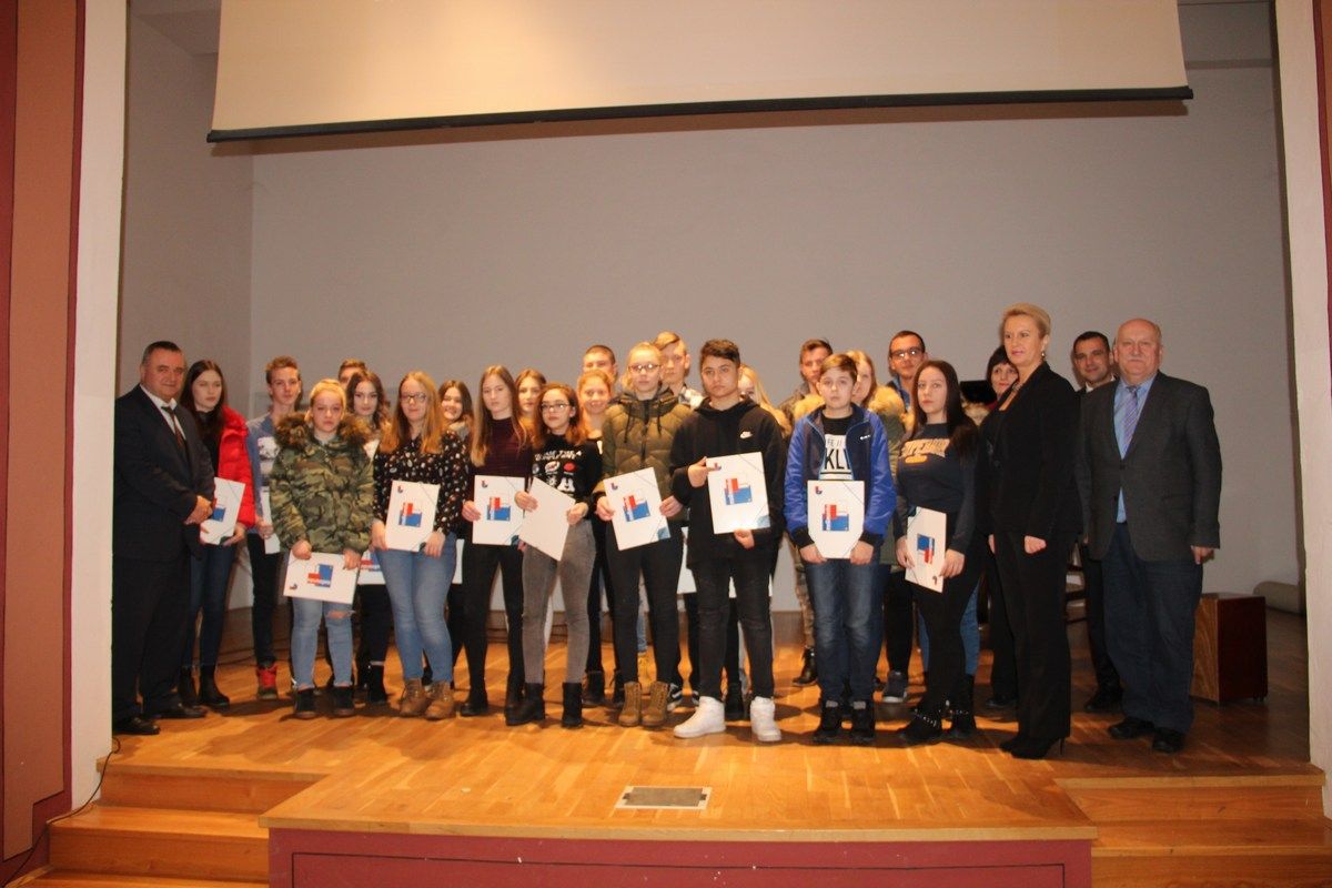 Međimurska županija dodijelila učeničke stipendije za 60 djece hrvatskih branitelja