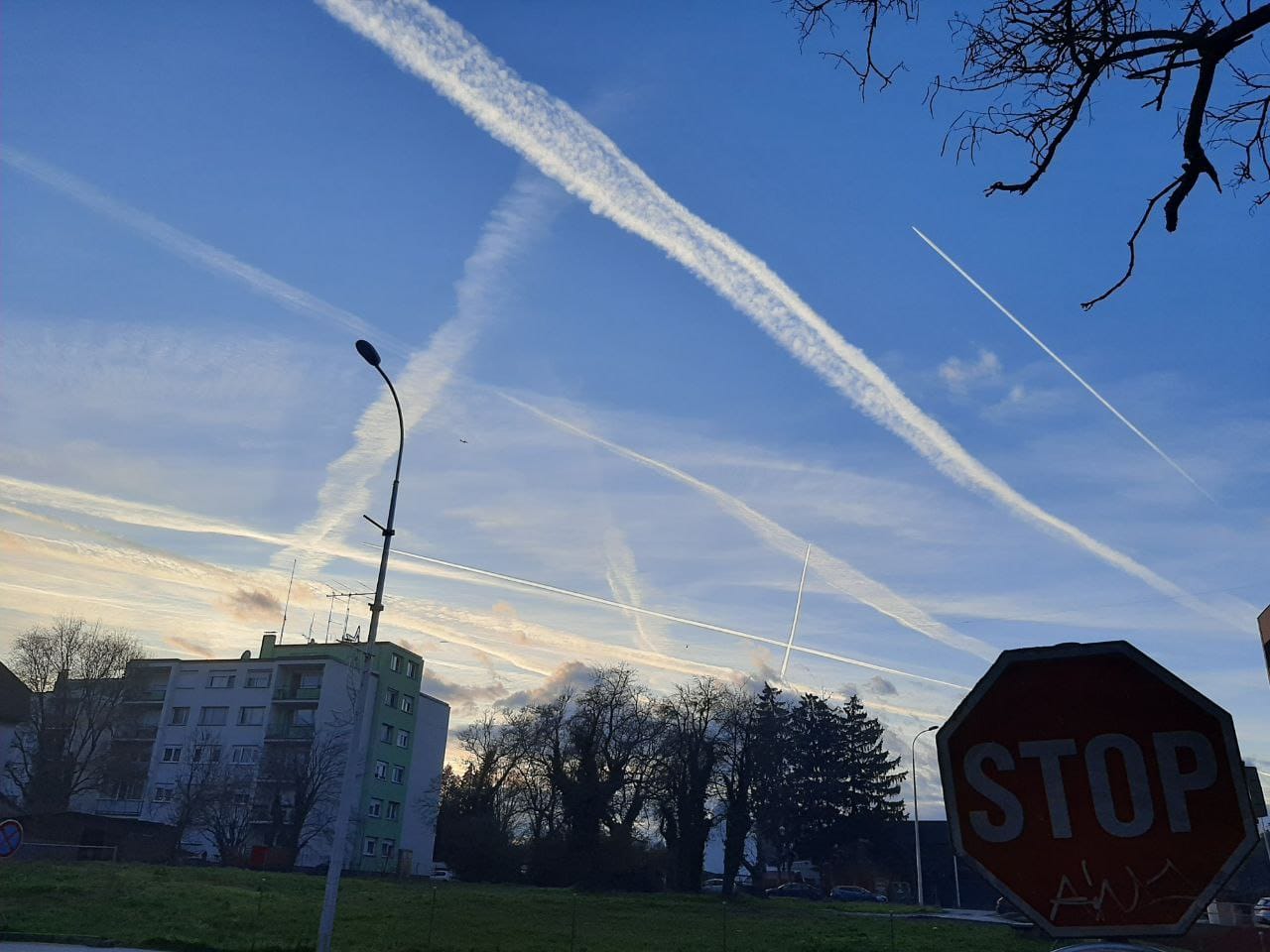 LOVAC NA CHEMTRAILSE Damir Toplek: ‘Kad je zalazak sunca iznimno crven truju nas teškim metalima’ LOVAC NA CHEMTRAILSE Damir Toplek: ‘Kad je zalazak sunca iznimno crven truju nas teškim metalima’