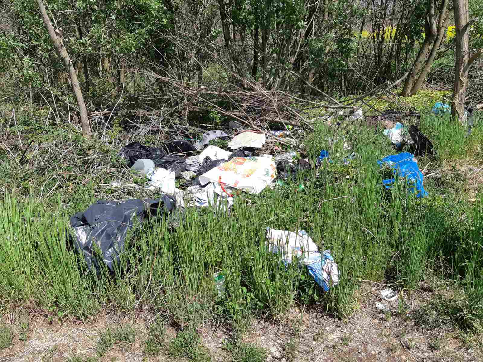 Sanirano ilegalno odlagalište otpada uz romsko naselje Sitnice