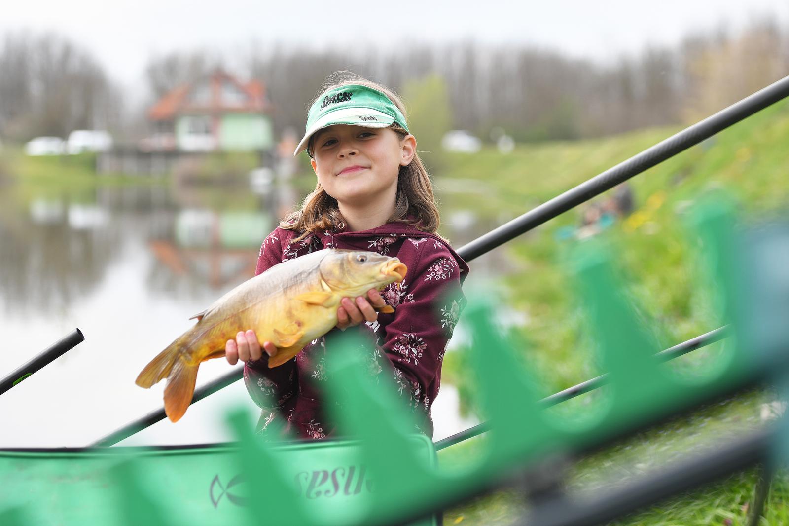 HANA HORVAT IZ PRELOGA Veliki ribički talent: Primila je poziv za U-15 reprezentaciju i putuje u Portugal! HANA HORVAT IZ PRELOGA Veliki ribički talent: Primila je poziv za U-15 reprezentaciju i putuje u Portugal!