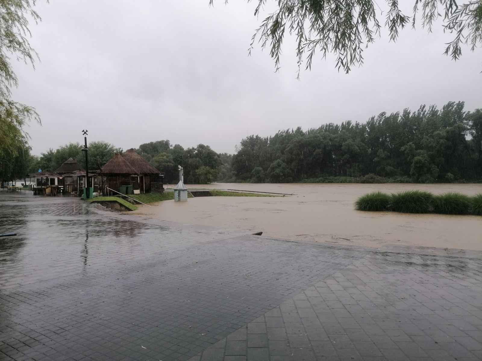 FOTO I VIDEO Radi se punom parom: U Murskom Središću pripremaju se za vodeni val