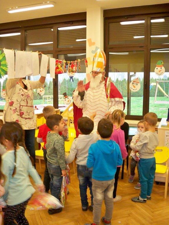 SVETI NIKOLA U DV KOTRIBA Tradicionalni blagdanski pohod vatrogasaca i nogometaša