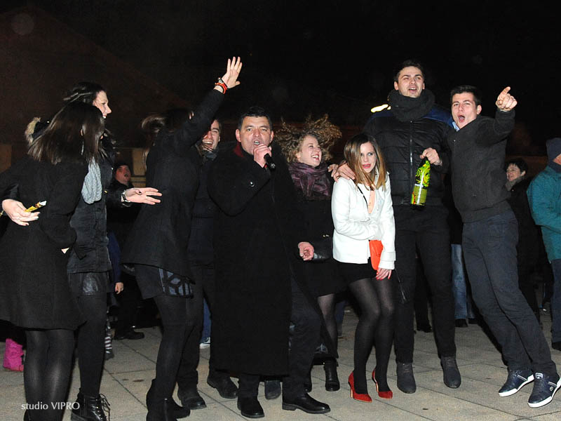 330114049dsc0490492053