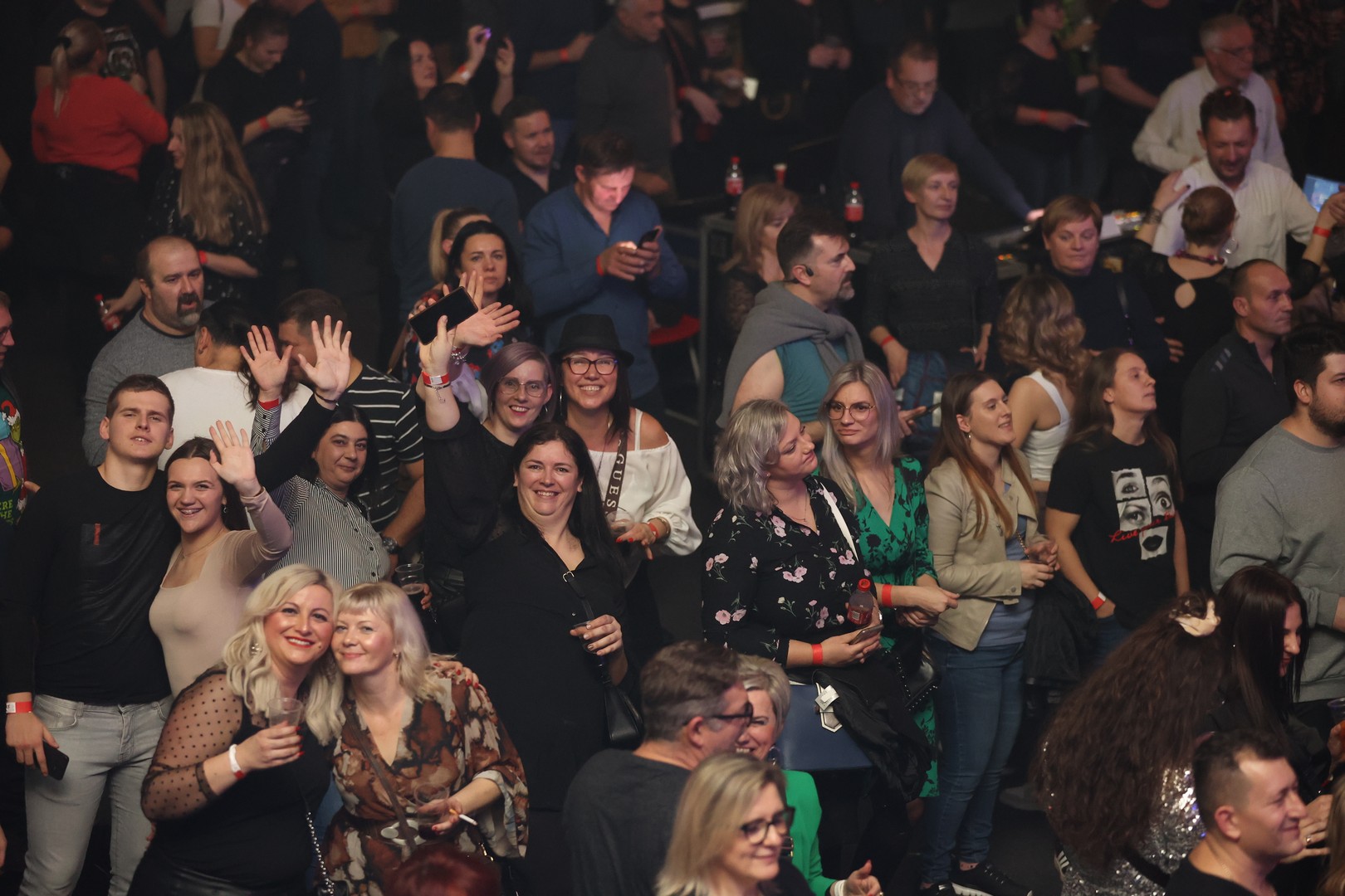 KONCERT U ČAKOVCU Haris Džinović svojim hitovima rasplesao i raspjevao publiku