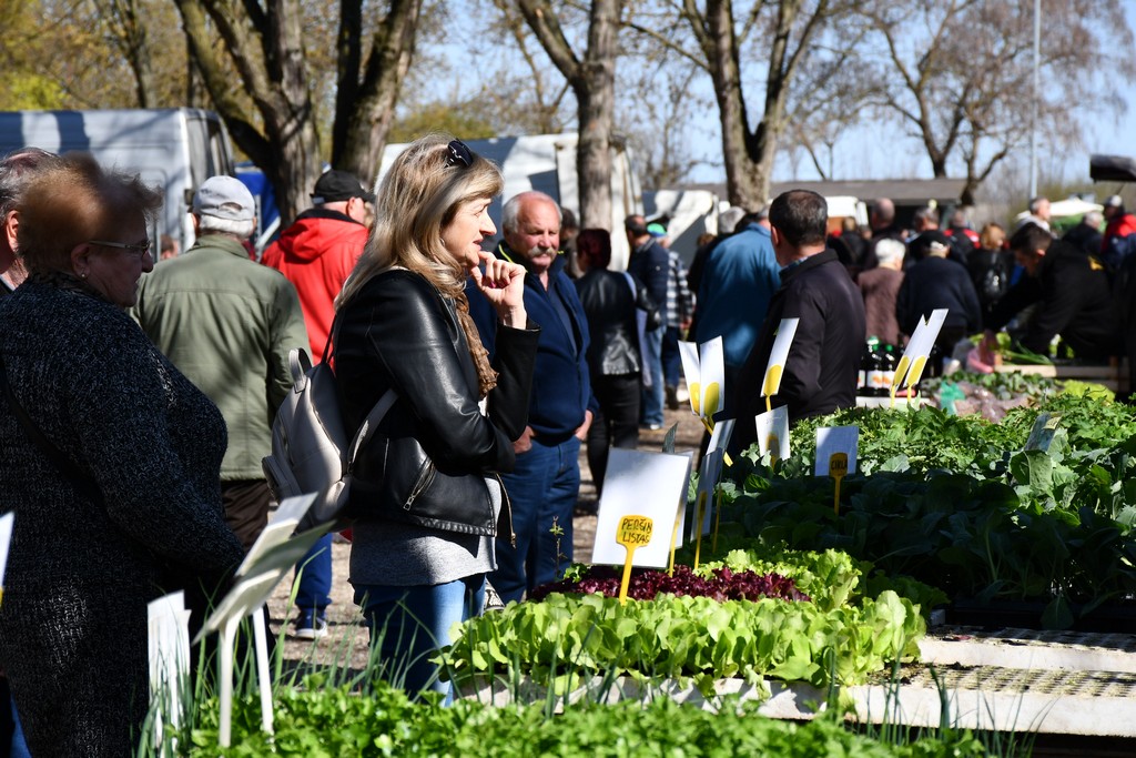 Proljetne temperature izmamile brojne posjetitelje na sajam u Čakovcu