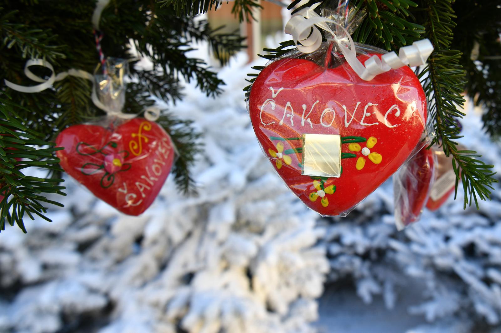 BOŽIĆNA BAJKA U ČAKOVCU Advent u gradu Zrinskih uz veliko klizalište i Gastro rutu bogatu nagradama! BOŽIĆNA BAJKA U ČAKOVCU Advent u gradu Zrinskih uz veliko klizalište i Gastro rutu bogatu nagradama!