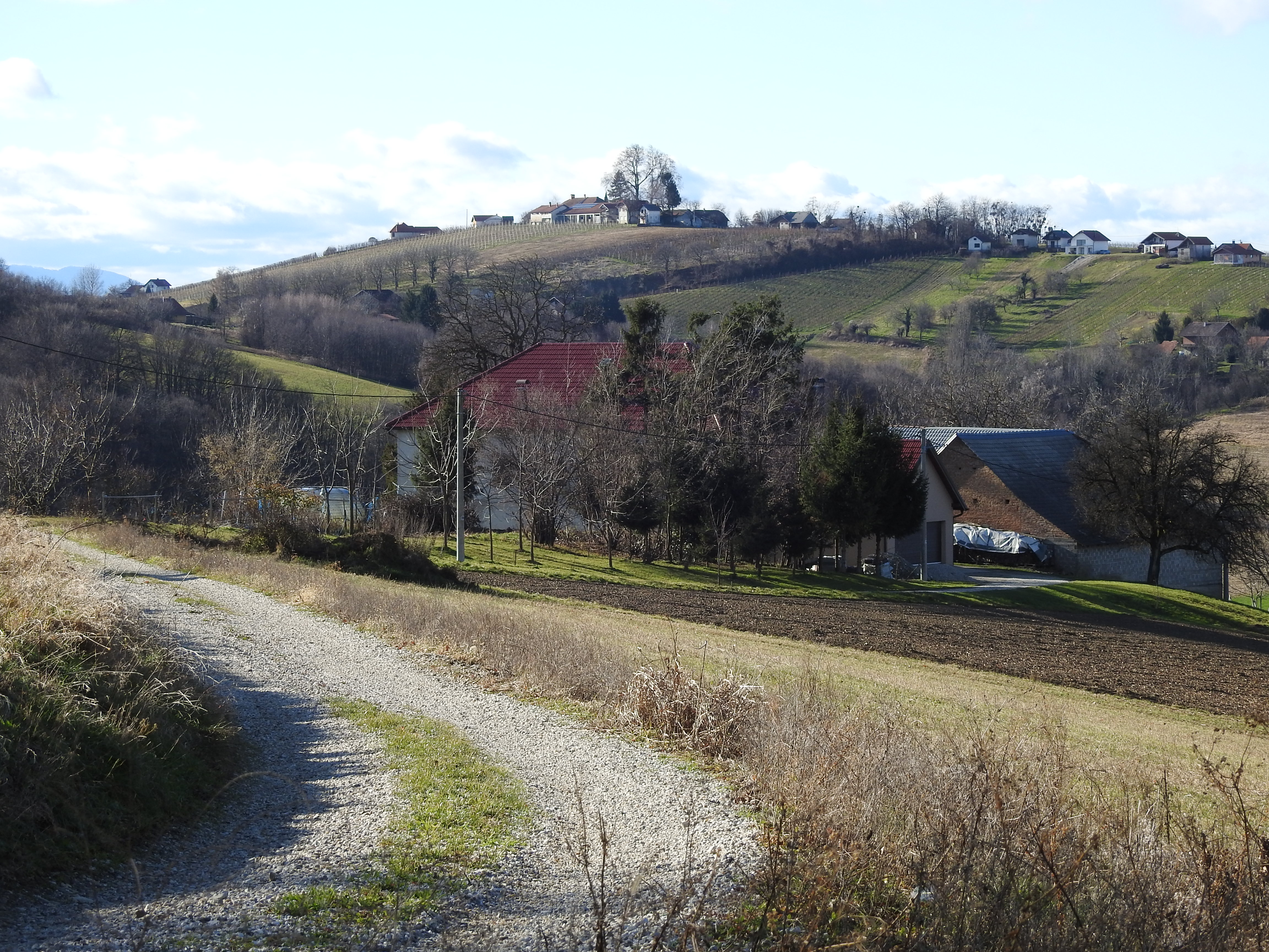 JESTE LI ČULI ZA OBERLENDUŠ? Obitelj Kraš živi u kuriji koji su gradili Pavlini