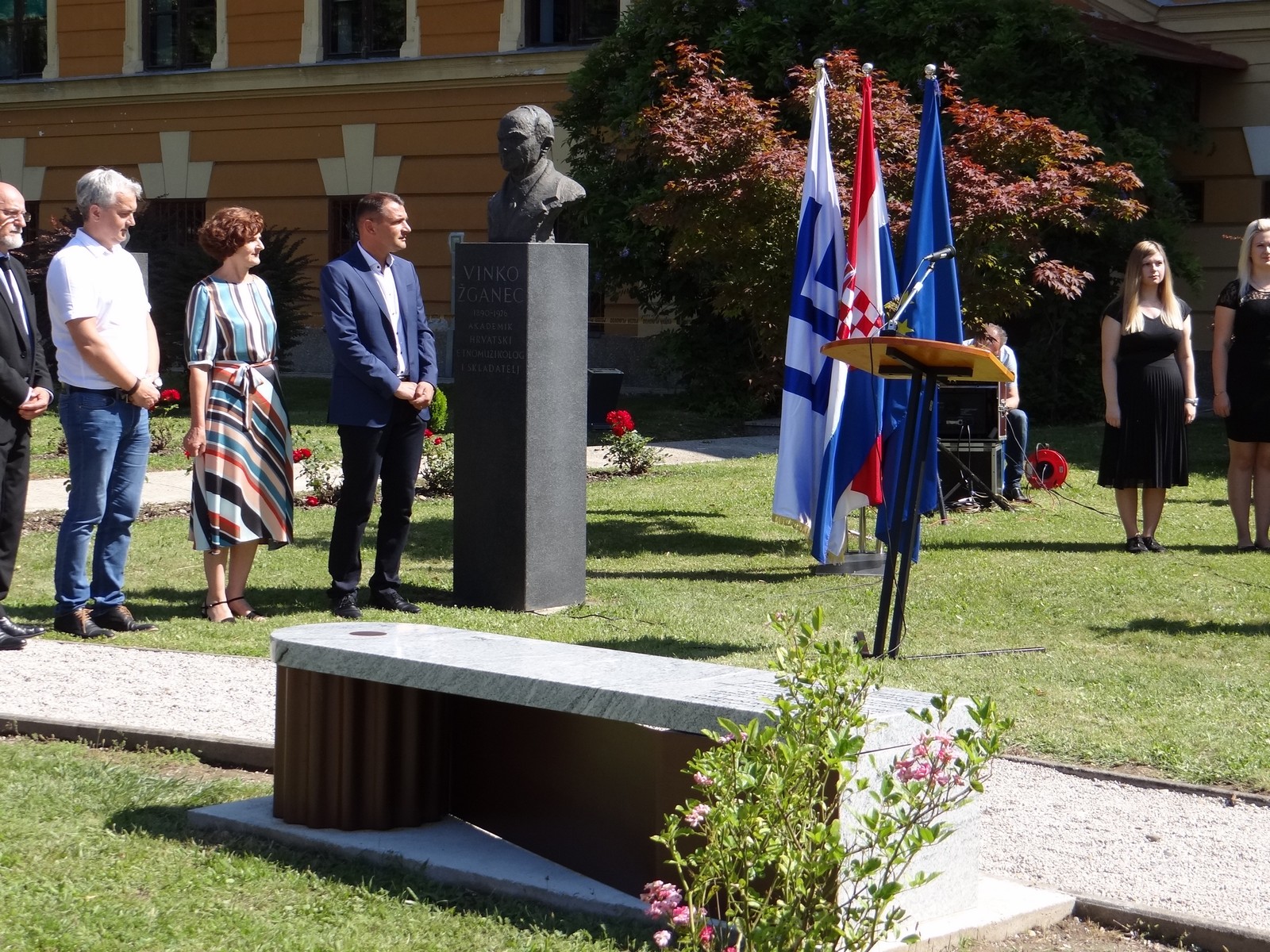 Ispred Učiteljskog fakulteta postavljena glazbena klupa posvećena međimurskoj popevki