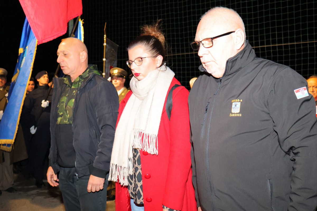 DAN SJEĆANJA Čakovec se i ove godine dostojanstveno prisjetio žrtava Vukovara i Škrabrnje te obljetnice pogibije Nikole VII. Zrinskog DAN SJEĆANJA Čakovec se i ove godine dostojanstveno prisjetio žrtava Vukovara i Škrabrnje te obljetnice pogibije Nikole VII. Zrinskog