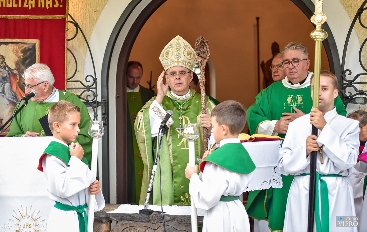 FOTO Uz molitvu i prigodan program obilježena godišnjica tragedije na rijeci Dravi