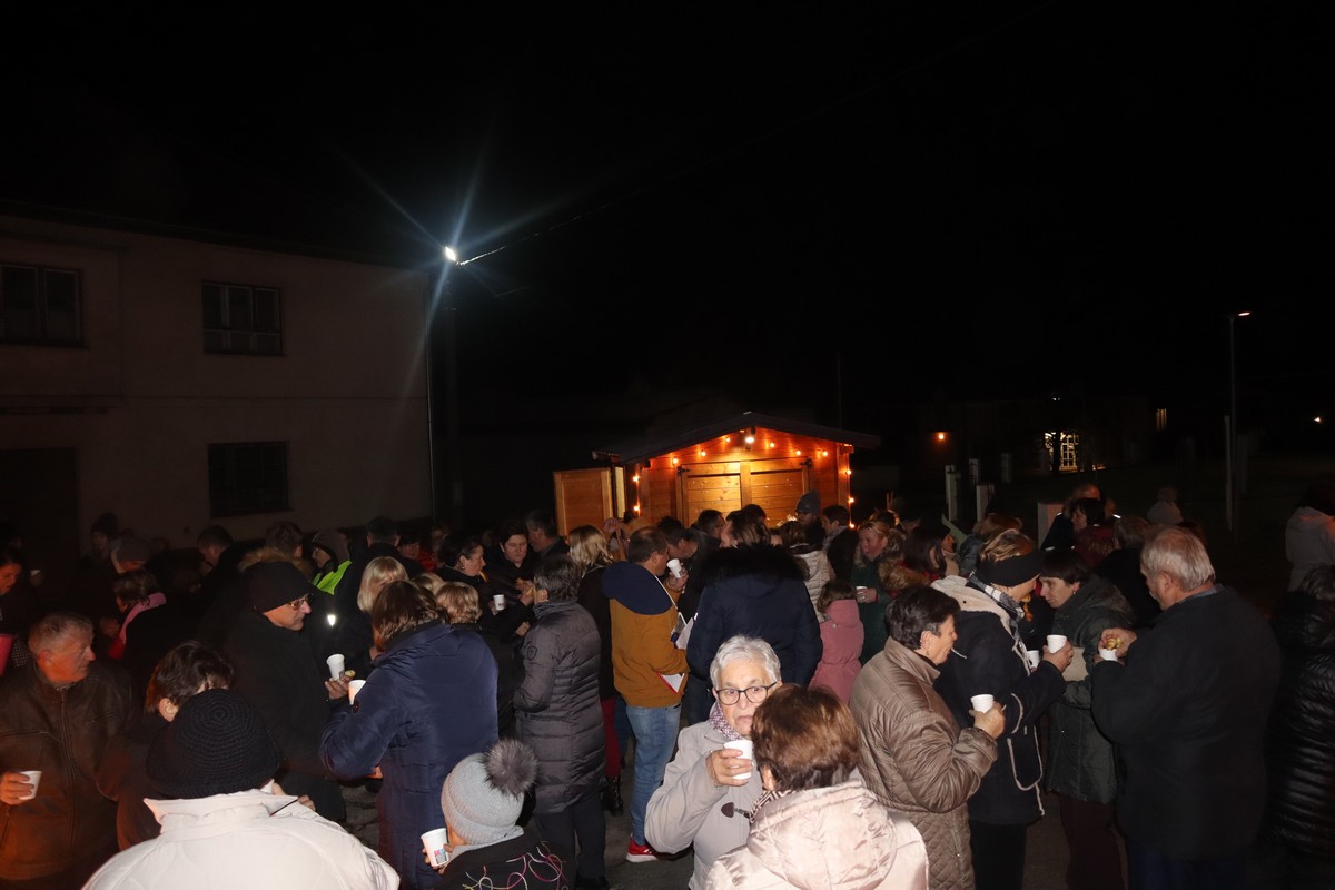 FOTO Na adventskom vijencu u centru Svetog Martina na Muri upaljena je još jedna svijeća