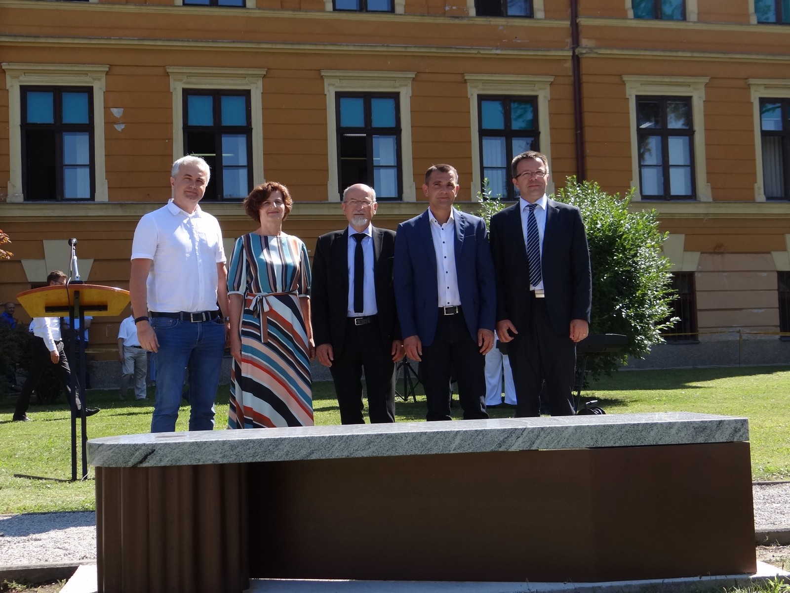 Ispred Učiteljskog fakulteta postavljena glazbena klupa posvećena međimurskoj popevki