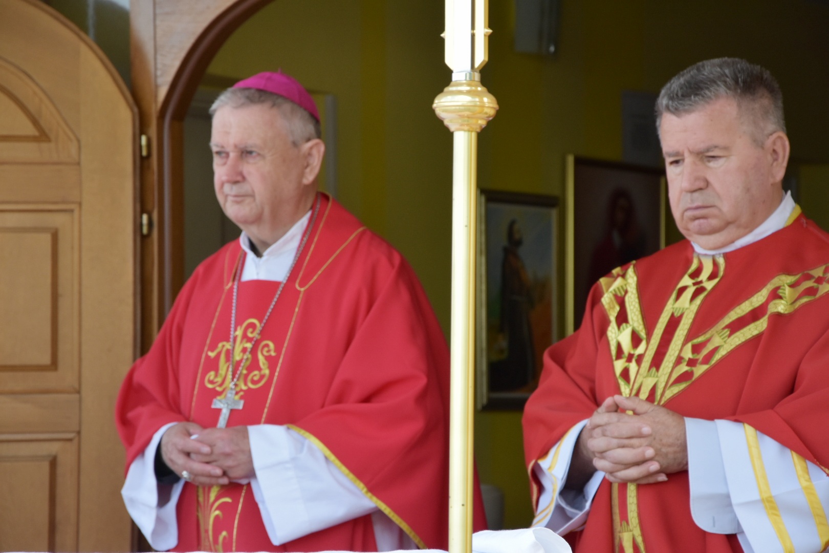 Sveta potvrda u Orehovici: Krizmanicima sakrament podijelio biskup u miru mons. Josip Mrzljak Sveta potvrda u Orehovici: Krizmanicima sakrament podijelio biskup u miru mons. Josip Mrzljak