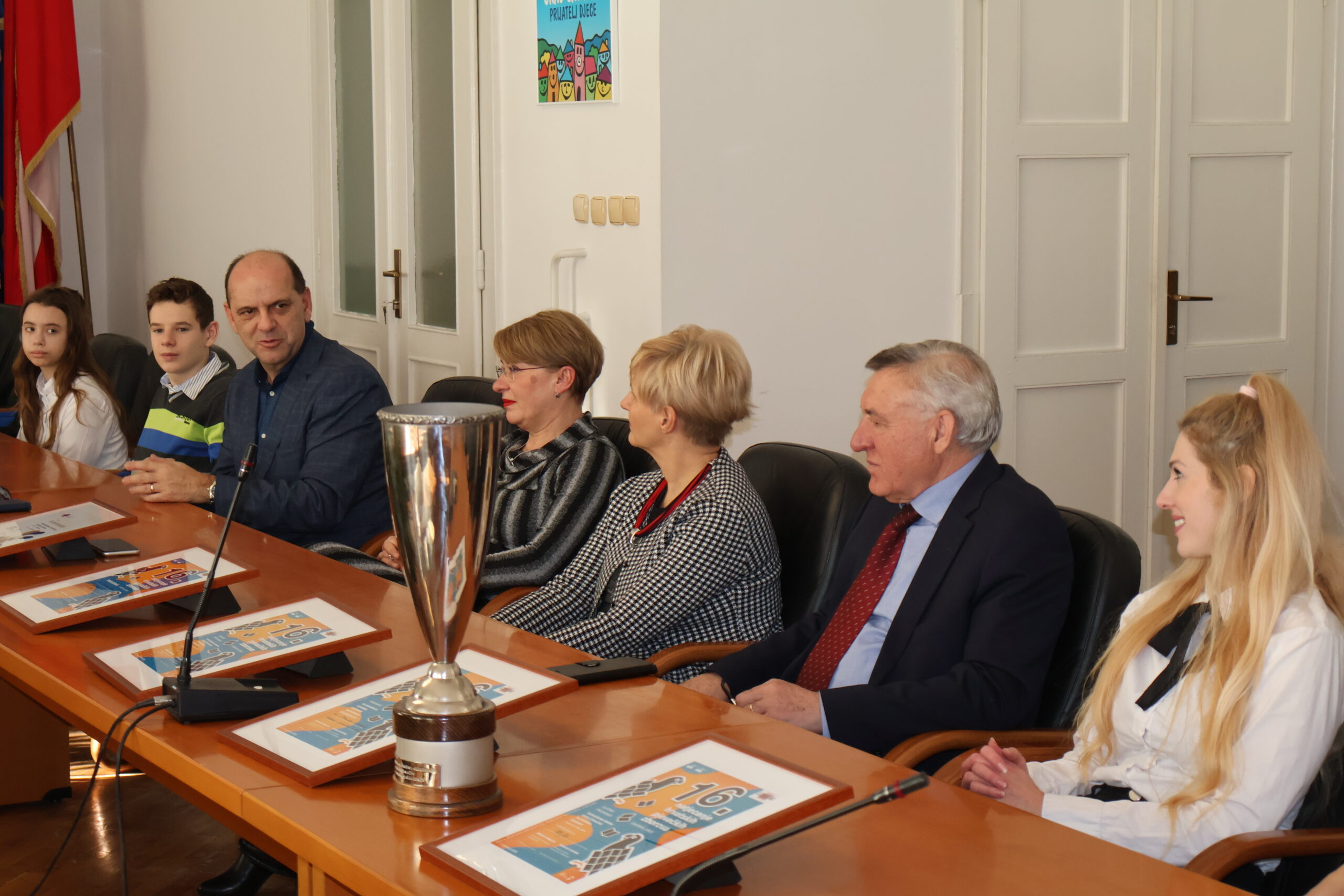 Gradonačelnica Cividini svečanim prijemom za kraj godine nagradila uspješne glumce i pjevače Gradonačelnica Cividini svečanim prijemom za kraj godine nagradila uspješne glumce i pjevače