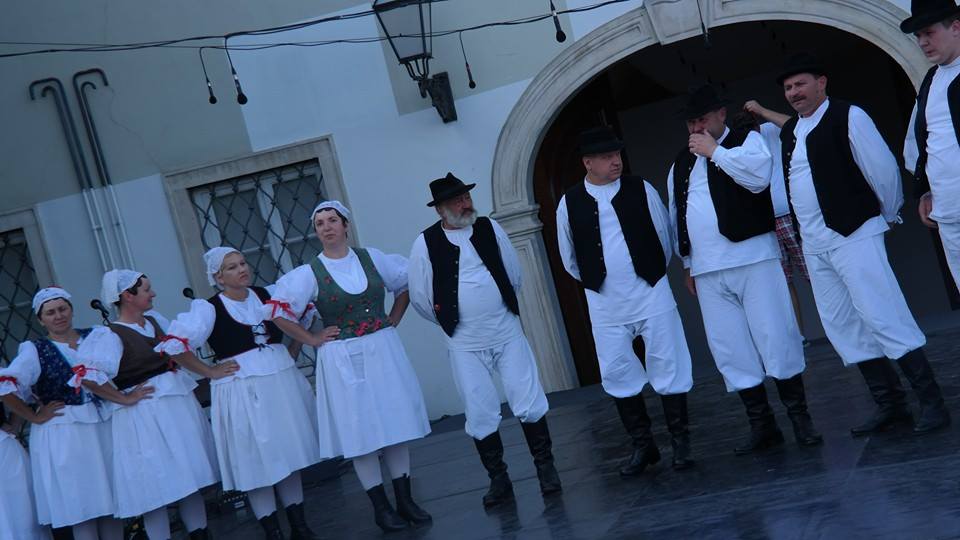 1052595992560325412214927410565