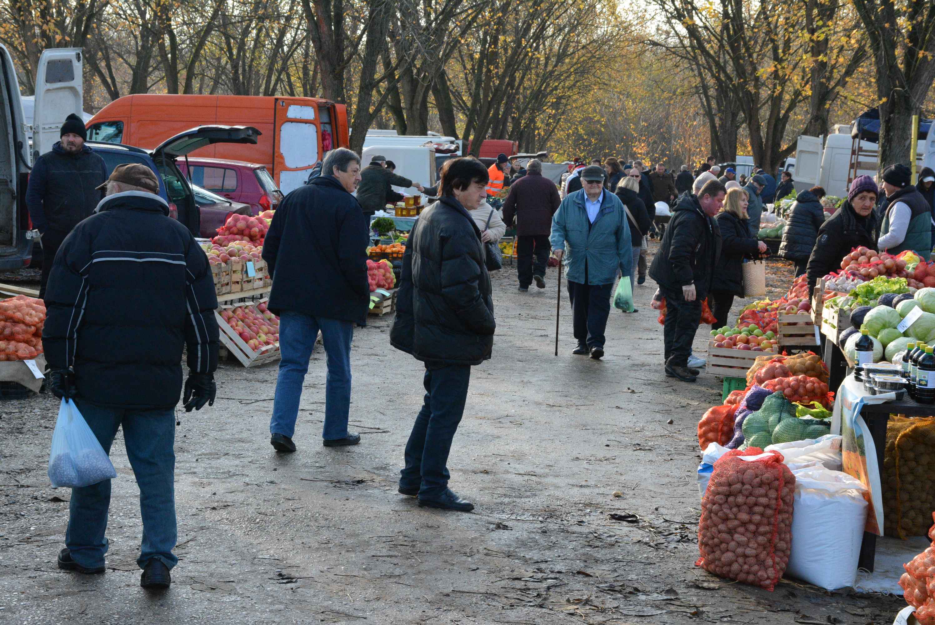 FOTO Čakovečki sajam odolijeva zimskoj hladnoći – posjetitelji hrabro istraživali bogatu ponudu unatoč mrazu na automobilima